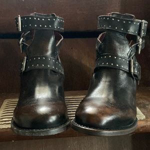 Freebird Belgium strappy cut-out booties sz. 9 Never worn!